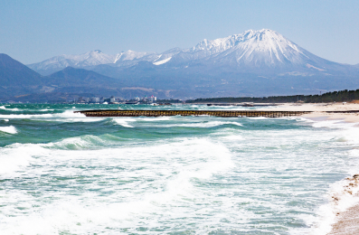 大山と海